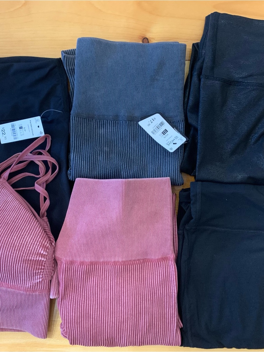 Women’s workout clothing/leggings